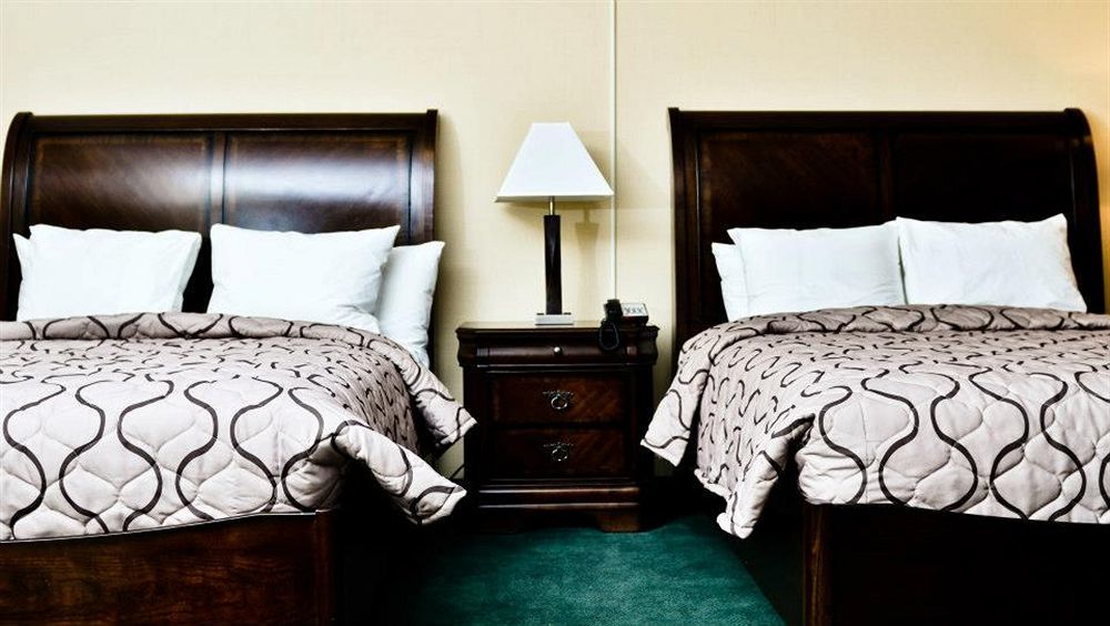 Pacer Inn & Suites Motel Delaware Extérieur photo