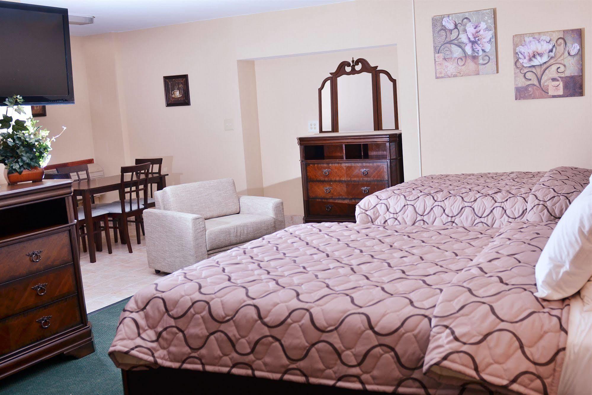 Pacer Inn & Suites Motel Delaware Extérieur photo